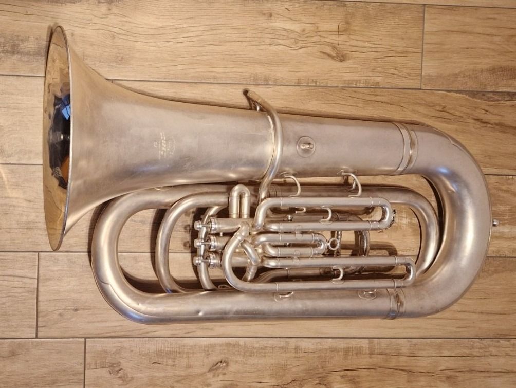Besson Musikinstrumente: B-Tuba Besson mit Koffer – Gebraucht aus Buus von