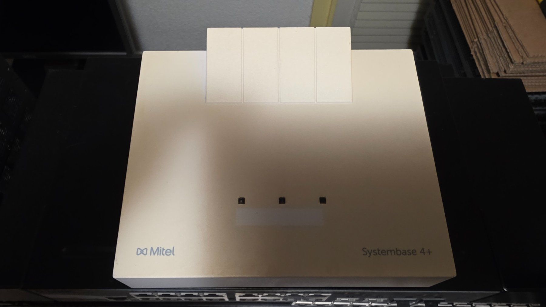 Mitel Telefone: Mitel DECT Basis SB4+ – Gebraucht aus Matran von bcnet_ch