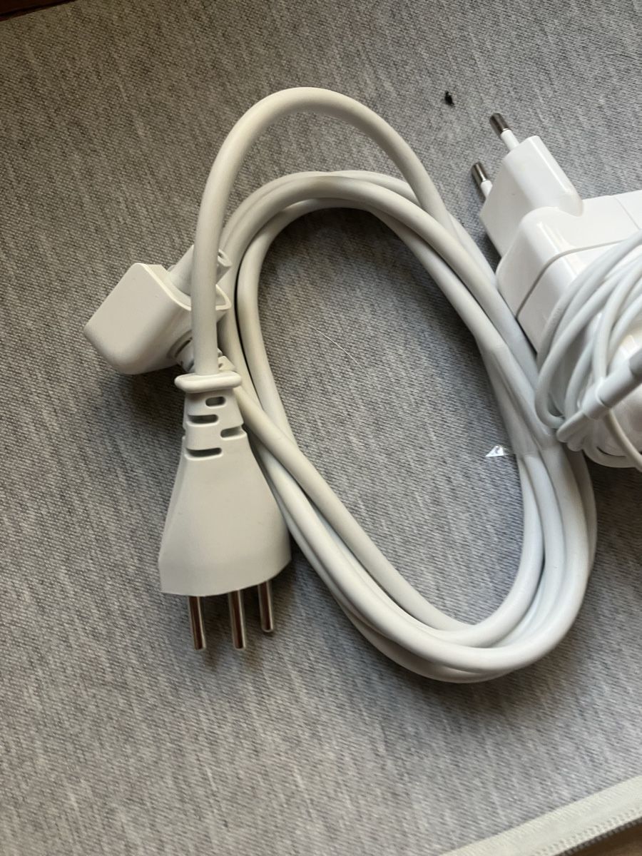 Apple Caricabatterie: 45W MagSafe power adapter – Usato da St-Aubin-Sauges venduto da Sonia-Ka 2