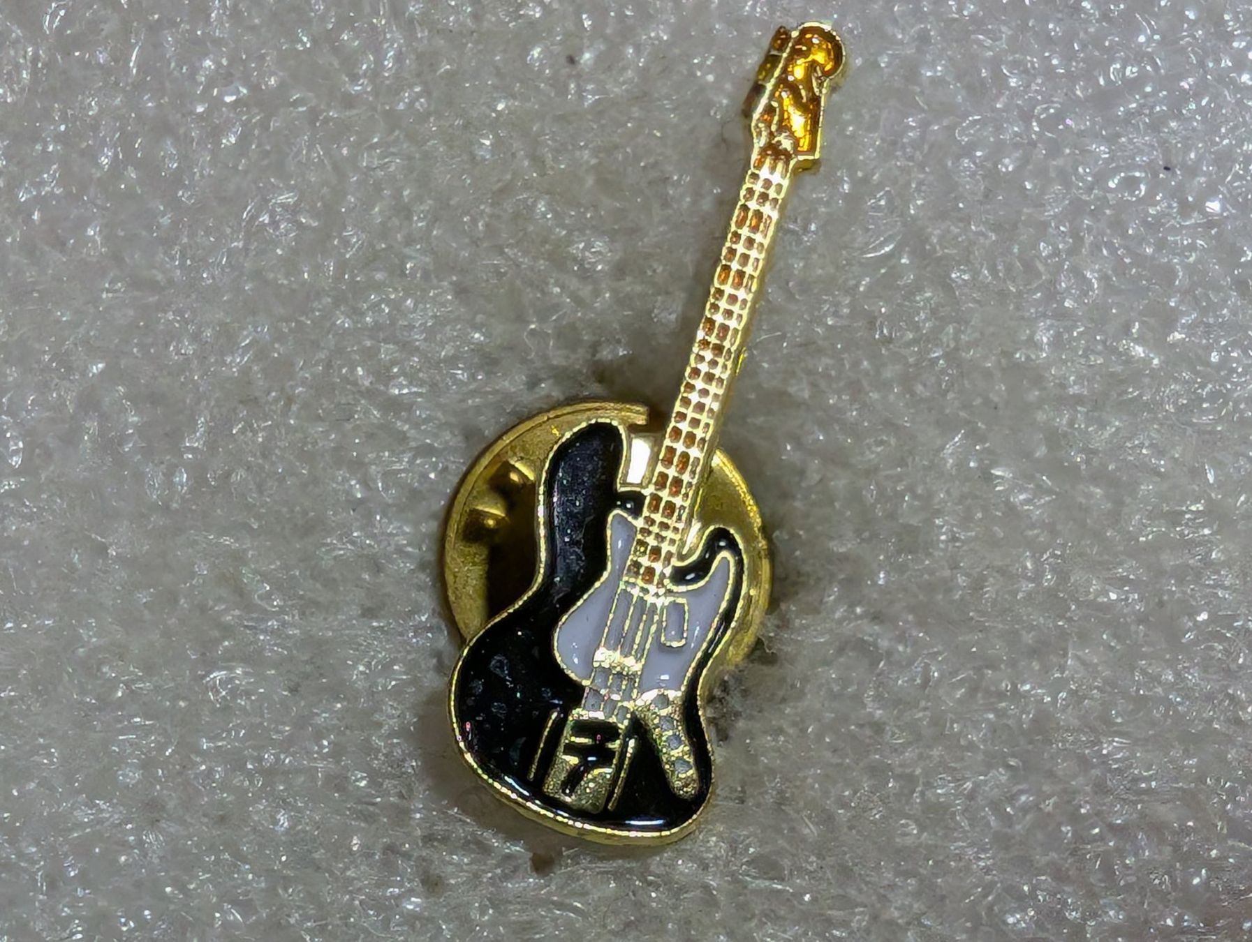 Placchette & Badge: Ansteckpin 157: Gitarre – Usato da Oppligen venduto da Pin-Fall-Shop