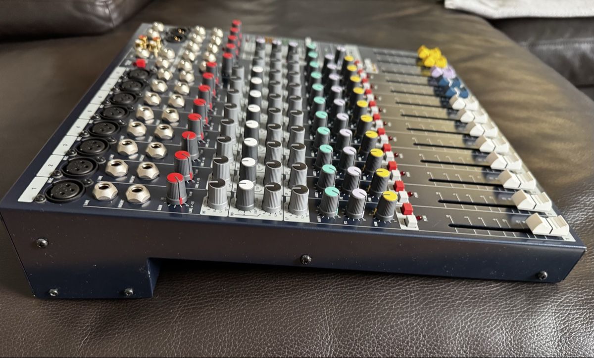 Soundcraft Platines de mixage: Soundcraft EFX8 - Mischpult – D'occasion à Zürich par 1cut2 3