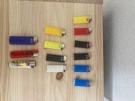 13 volle Feuerzeug BIC