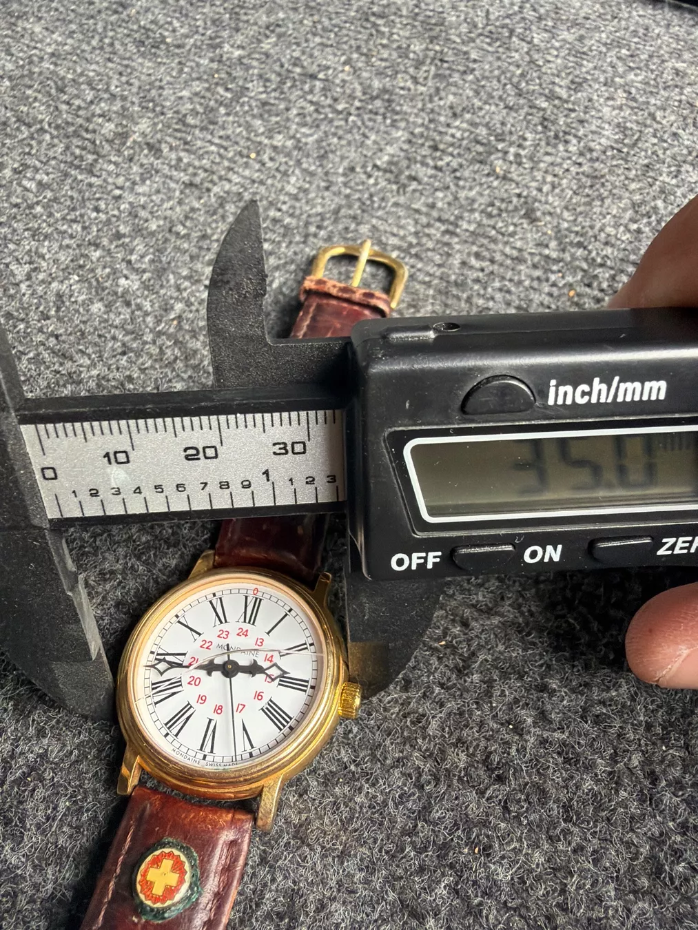 Mondaine Orologi: Mondaine Automatic mit Glasboden – Difettoso da Schlieren venduto da Luxury.Time 5