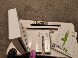 Nintendo Wii Konsole mit Wii Fit und Zubehör gebraucht