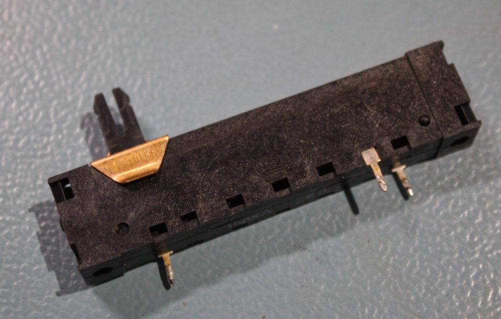 Componenti elettronici: ca. 60 Stück diverse Potentiometer / Fader – Usato da Zürich venduto da mac_l2k9 2