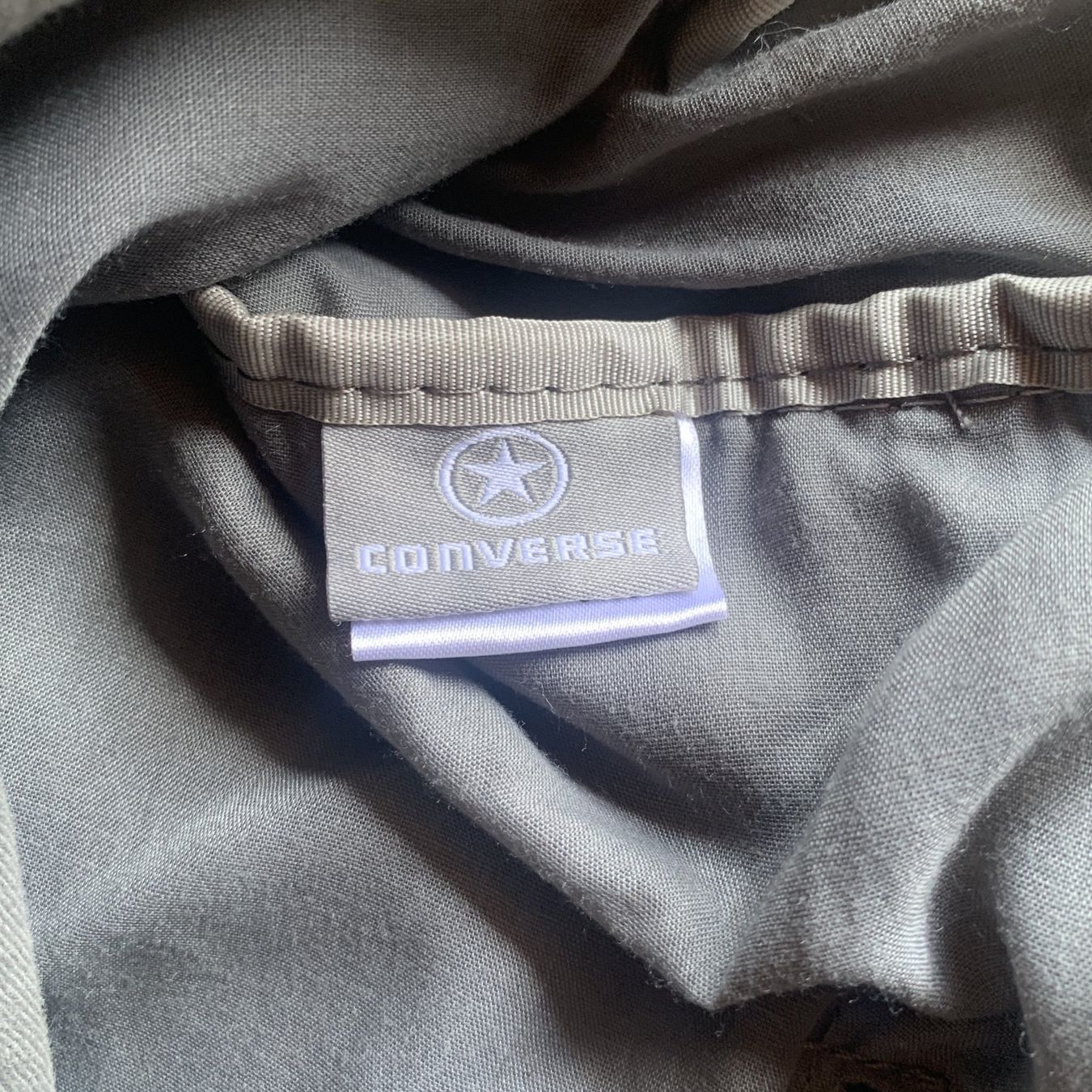Converse Borse: Converse graue Umhängetasche – Usato da Chalais venduto da Decoarts.art 7