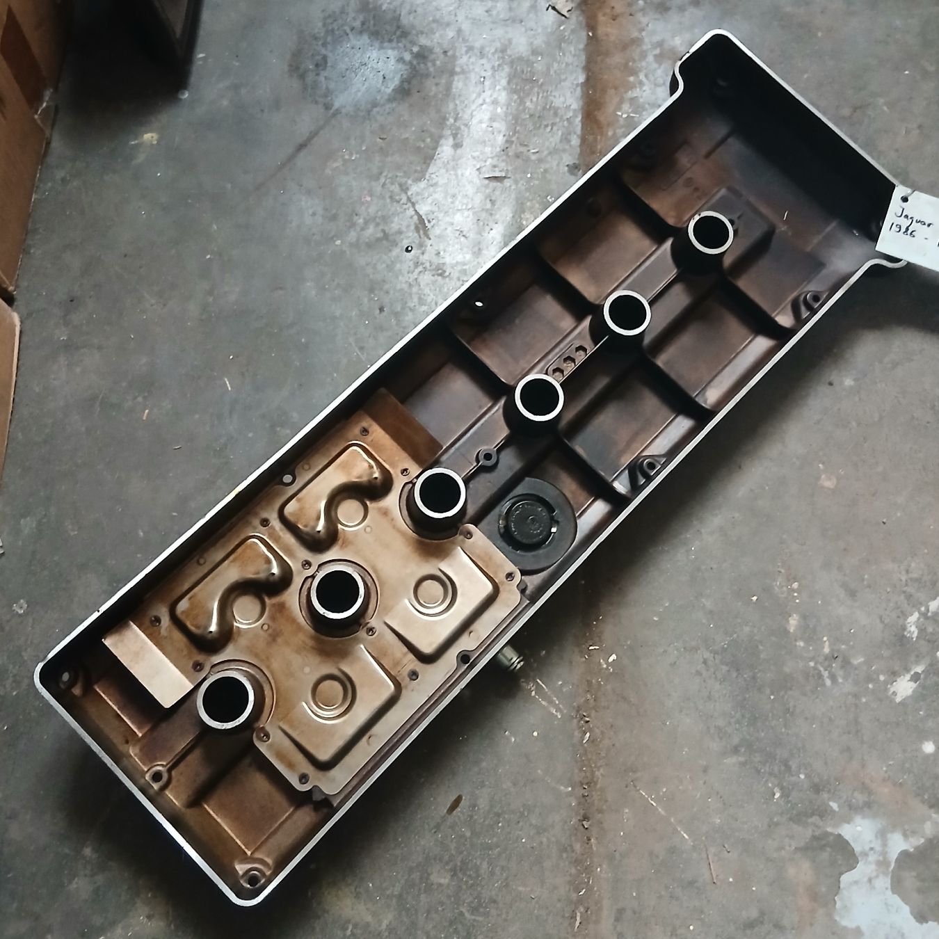 Jaguar Tutti pezzi di ricambio auto: Cache soupapes Jaguar XJ40 4.0 – Usato da la heutte venduto da Auto-stock 1
