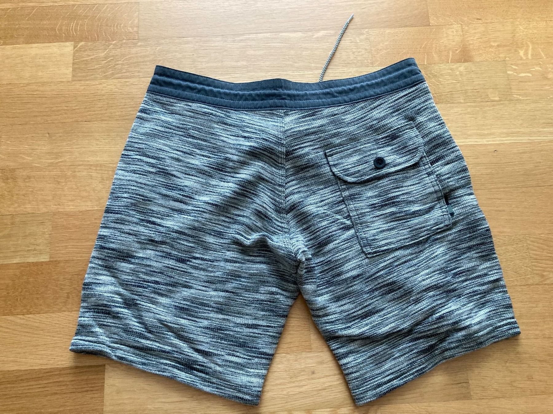 Pantaloni: (C-E) Vissla Shorts 40 – Usato da Jonen venduto da Sevenb 1