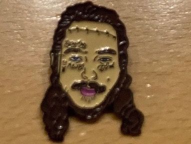 Spille & Fermagli: Post Malone Pin Anstecker Hip Hop Rap – Nuovo (secondo la descrizione) da Horn venduto da abutre72