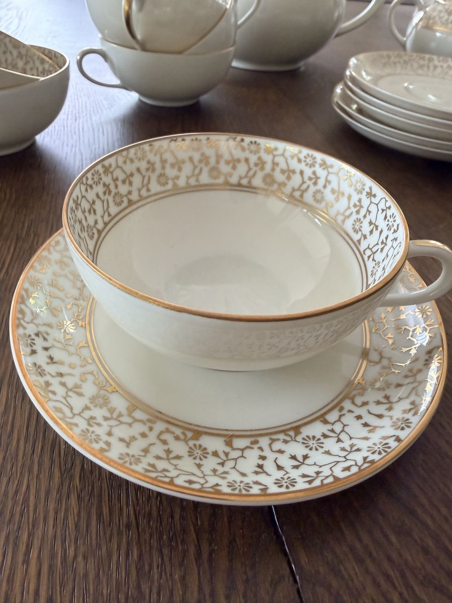 Set di piatti: Tee-Service – Usato da Uitikon Waldegg venduto da Obscht10 1
