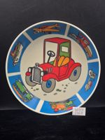 Alter Kinderteller mit Fahrzeugmotive Ornamin