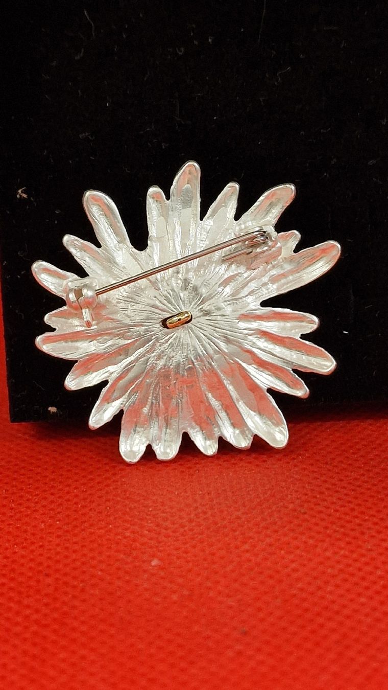 Broschen & Nadeln: Hübsche Brosche Margerite, Vintage Schmuckstück – Neu (gemäss Beschreibung) aus Herisau von Antiques.AR 1