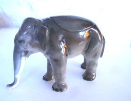 Porzellanelefant (Ablagefach)