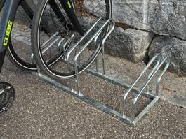 Stabiler Boden-Veloständer für 3 Fahrräder/Velos