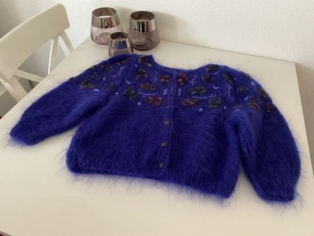Blauer Strickpullover Handarbeit Stickerei Grösse 38/40