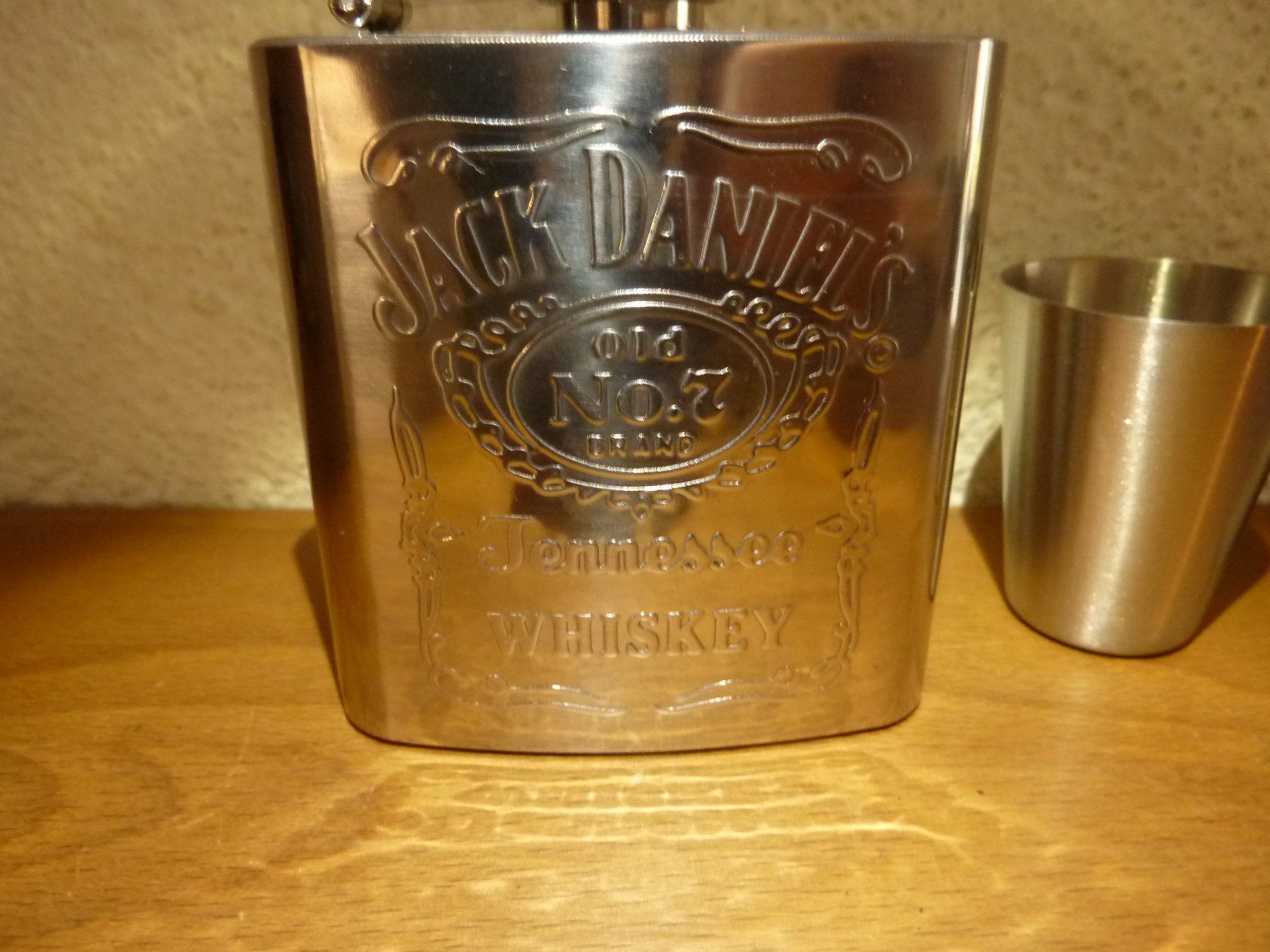 Sonstiges: Flachmann Edelstahl JACK DANIEL`S Old No.7 3oz u. 2Becher – Gebraucht aus Hochfelden von swissice 1