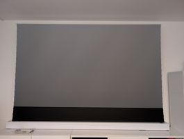 CLR Leinwand 120 Zoll von Vividstorm mit elektr. Bodenschere