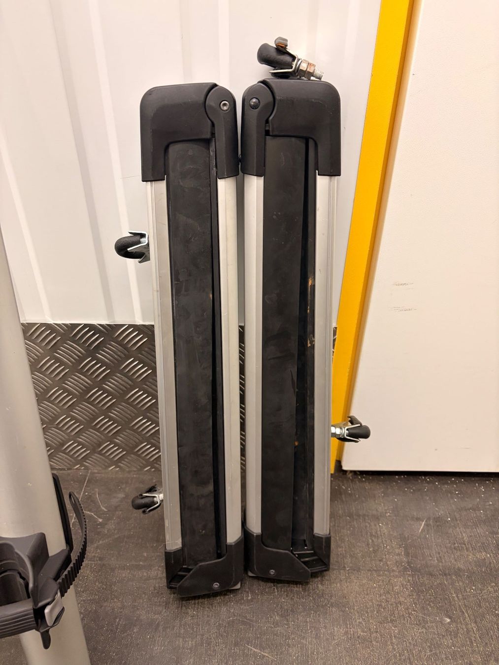 Thule Supporti per biciclette: Thule Bike Mount 565 x 2 + Ski rack + Wheel mounts – Usato da Binningen venduto da Edeag3 4
