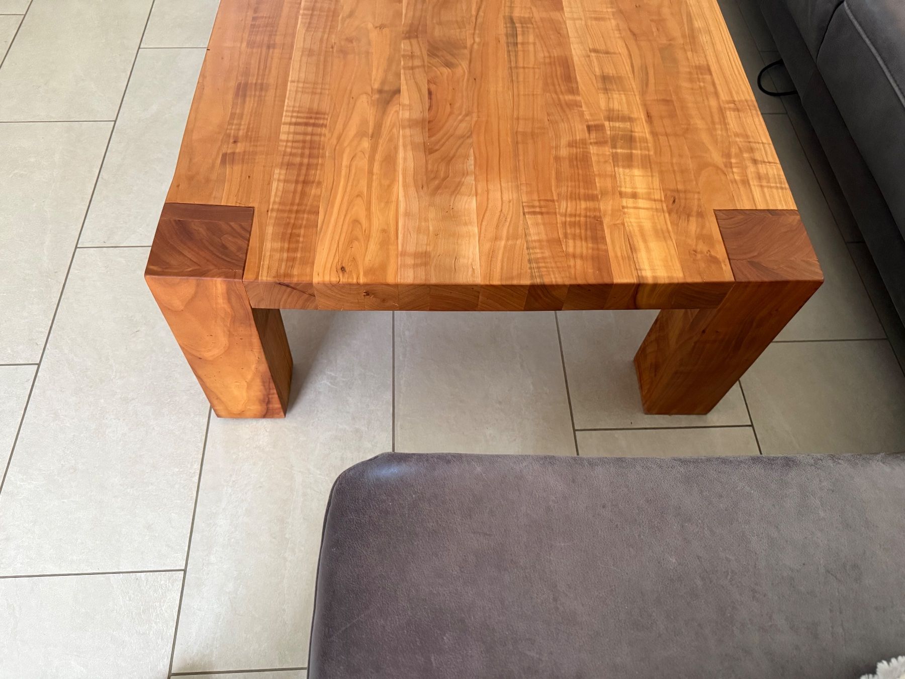 Tables: Massiv Kirsche-Couchtisch – D'occasion à Hagenbuch ZH par buell06 6