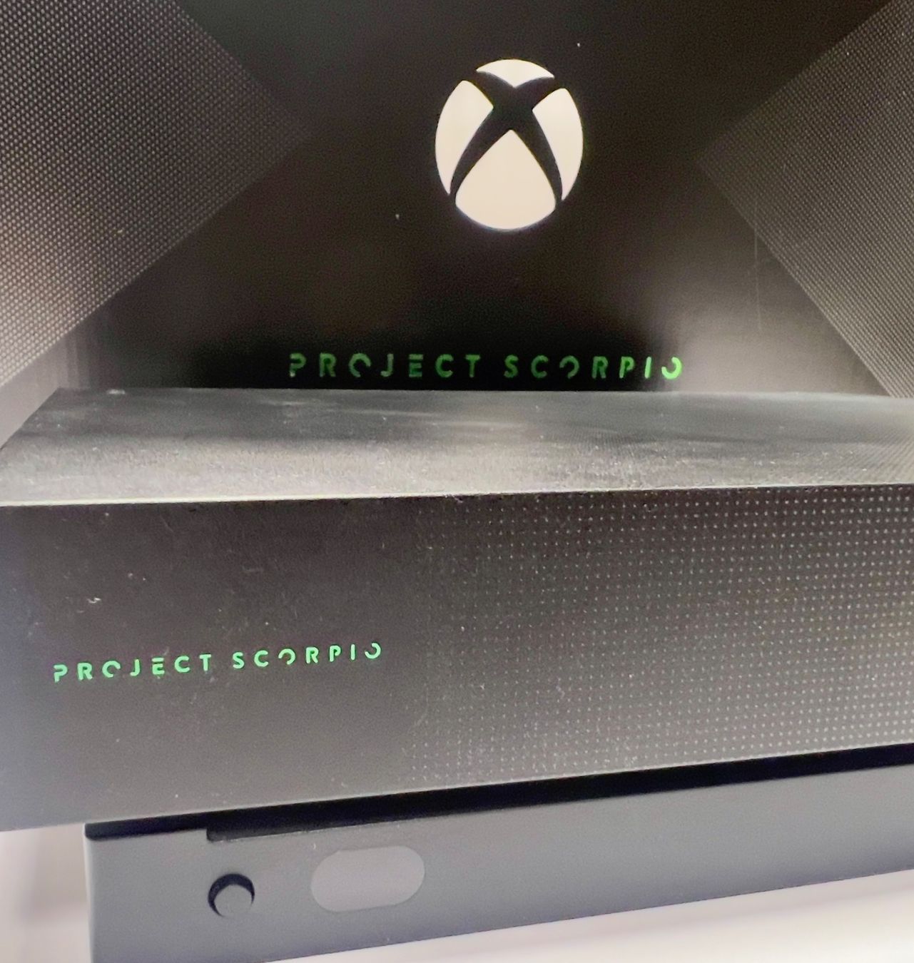 Microsoft Konsolen: XBox Project Scorpio Edition 1TB 4k – Gebraucht aus Sion von ROBY_ROBY_ROBY 1