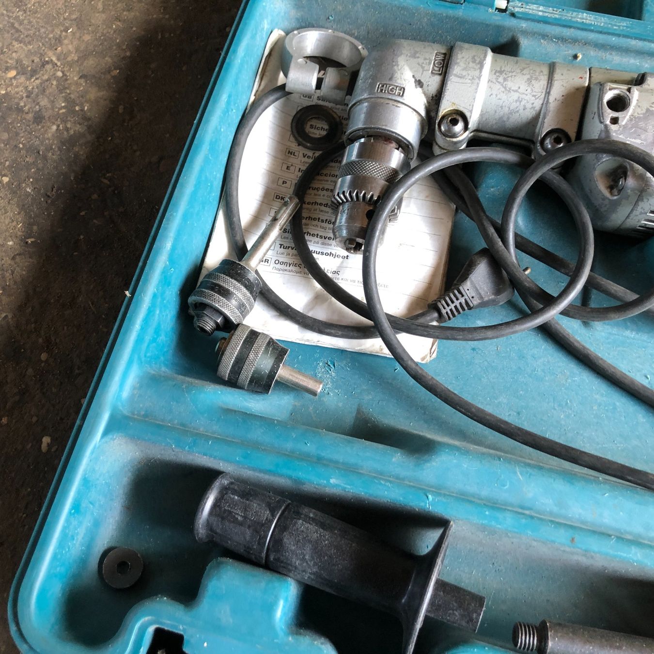 Trapani: Perceuse d'angle Makita avec accessoires – Usato da Avenches venduto da Brocadou 2
