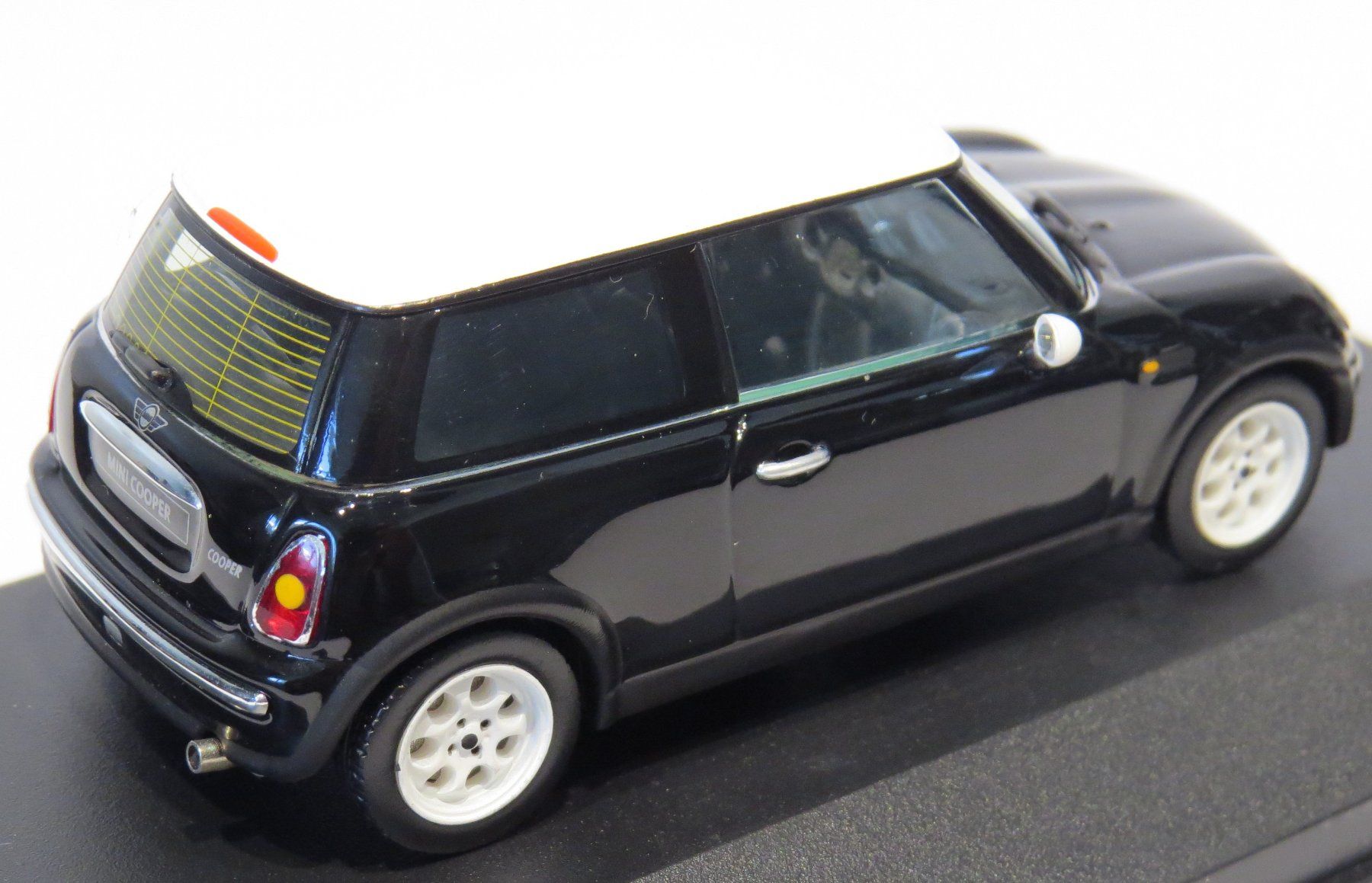 Cooper Modellautos: 1:43 Mini Cooper Presentation 2000 – Neu und originalverpackt aus Ettingen von Burago 1