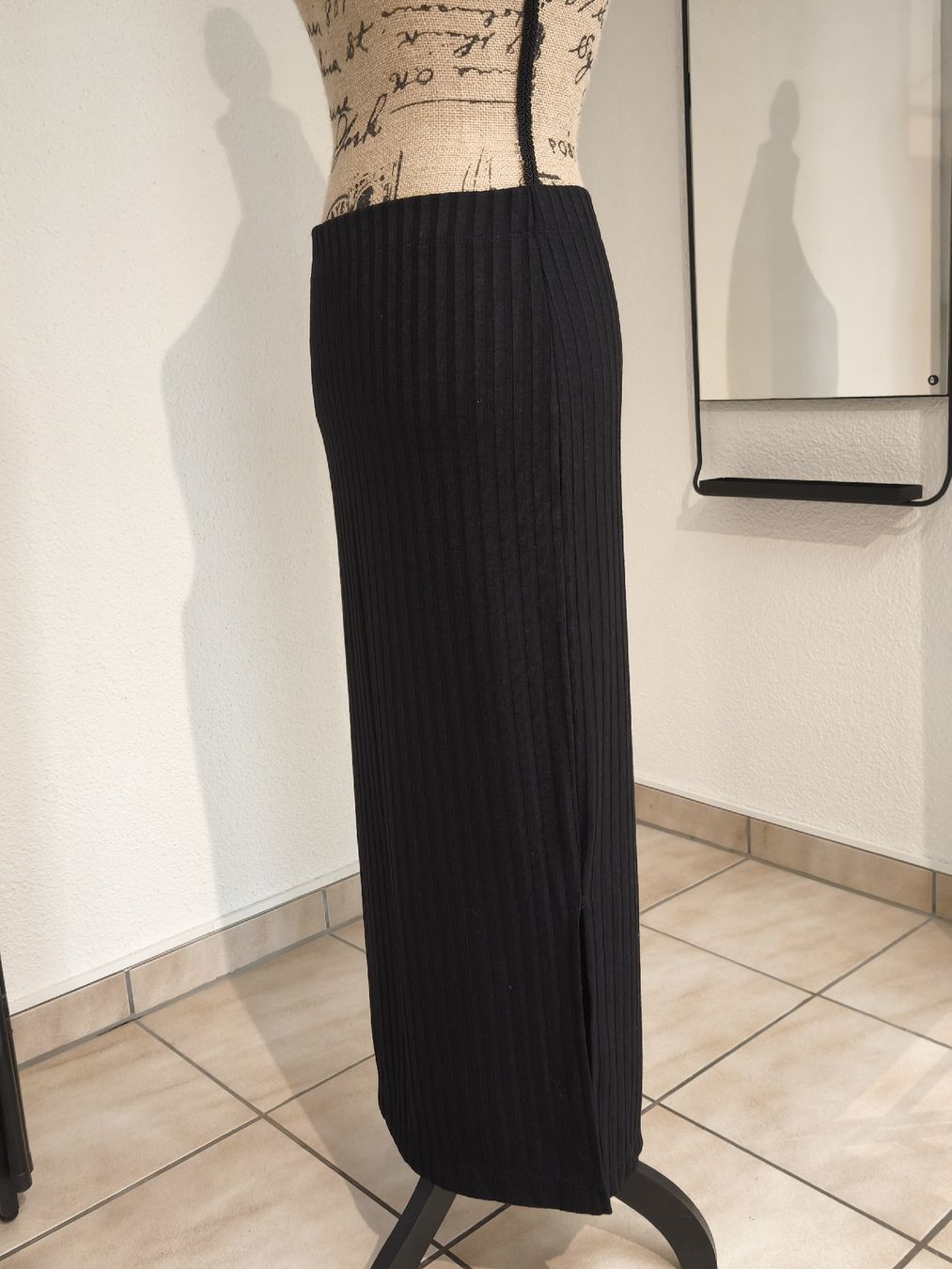 H&M Jupes: Schwarzer Rock, Gr. M, – D'occasion à Emmetten par SecondhandSiska 1
