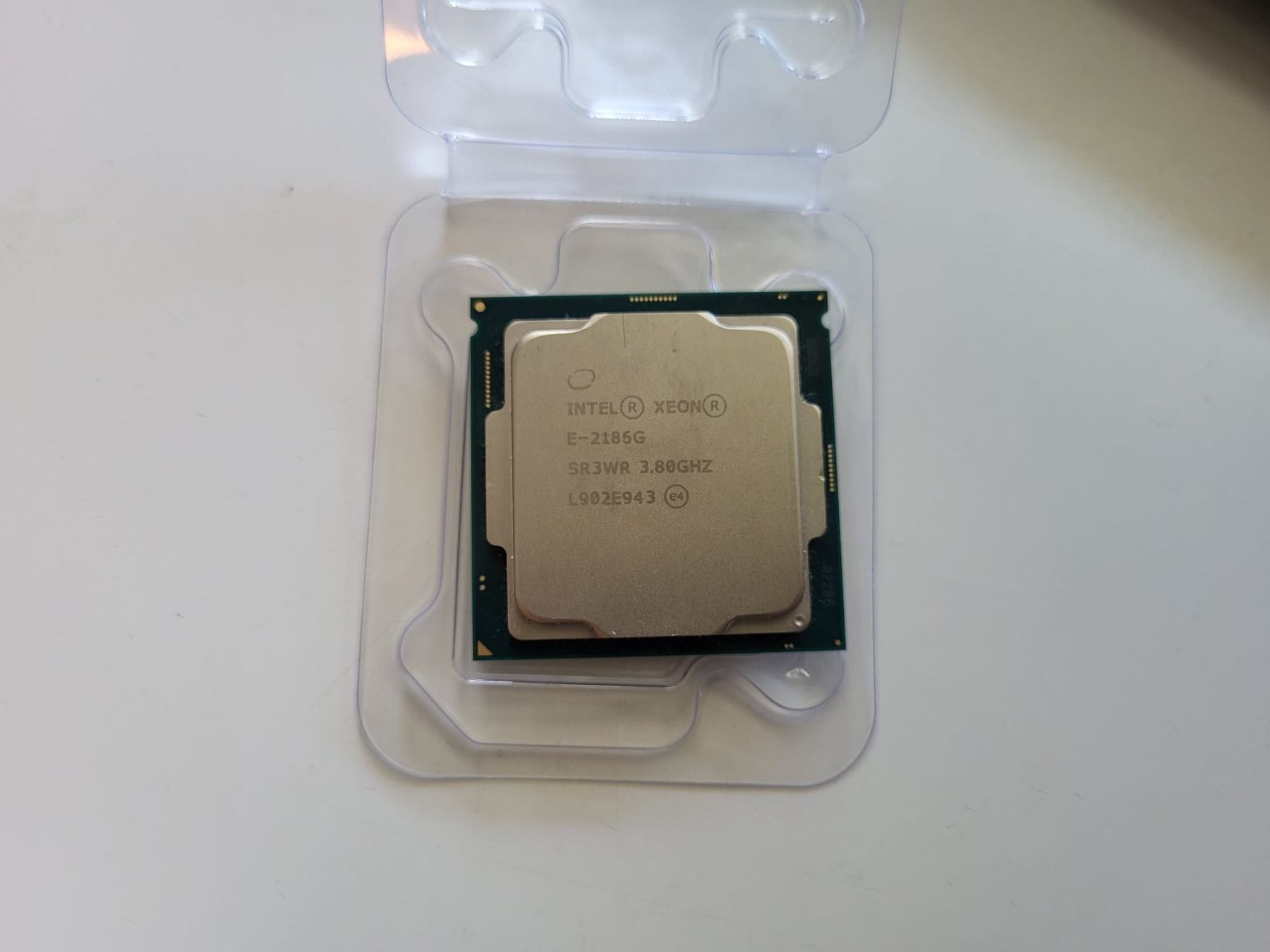 Intel Composants électroniques: Intel Xeon E-2186G – D'occasion à Unterengstringen par CyberCore
