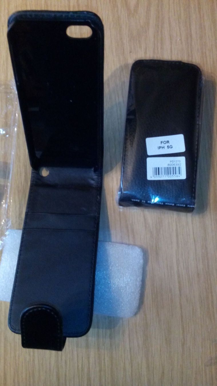 Apple Coques & Protection écran: iPhone 5 Hülle Cover Etui – Neuf avec emballage d'origine à Schaffhausen par ABW-Trading