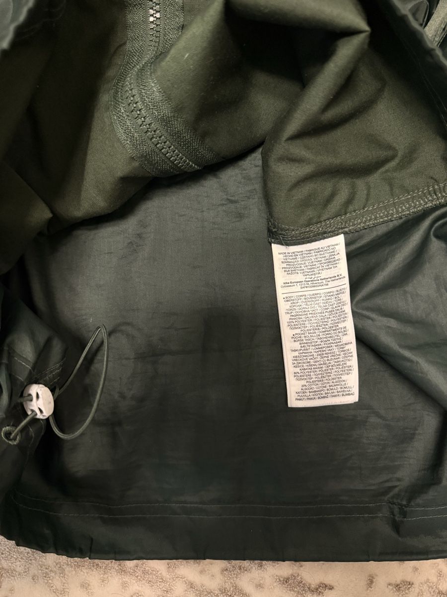 Nike Vestes: Nike Windjacke grün – Neuf (Voir description) à Näfels par sellmemoric 3