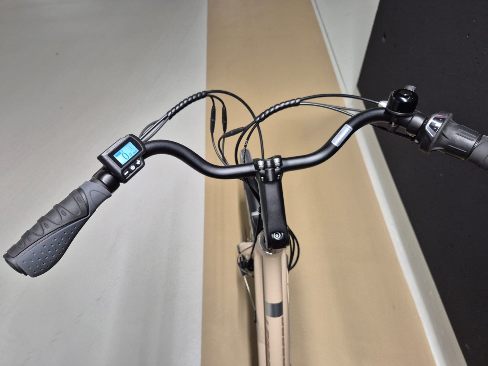 Leopard Biciclette: Leopard E-Bike City Explorer 28, 44 cm – Usato da Dübendorf venduto da bluenile80 5