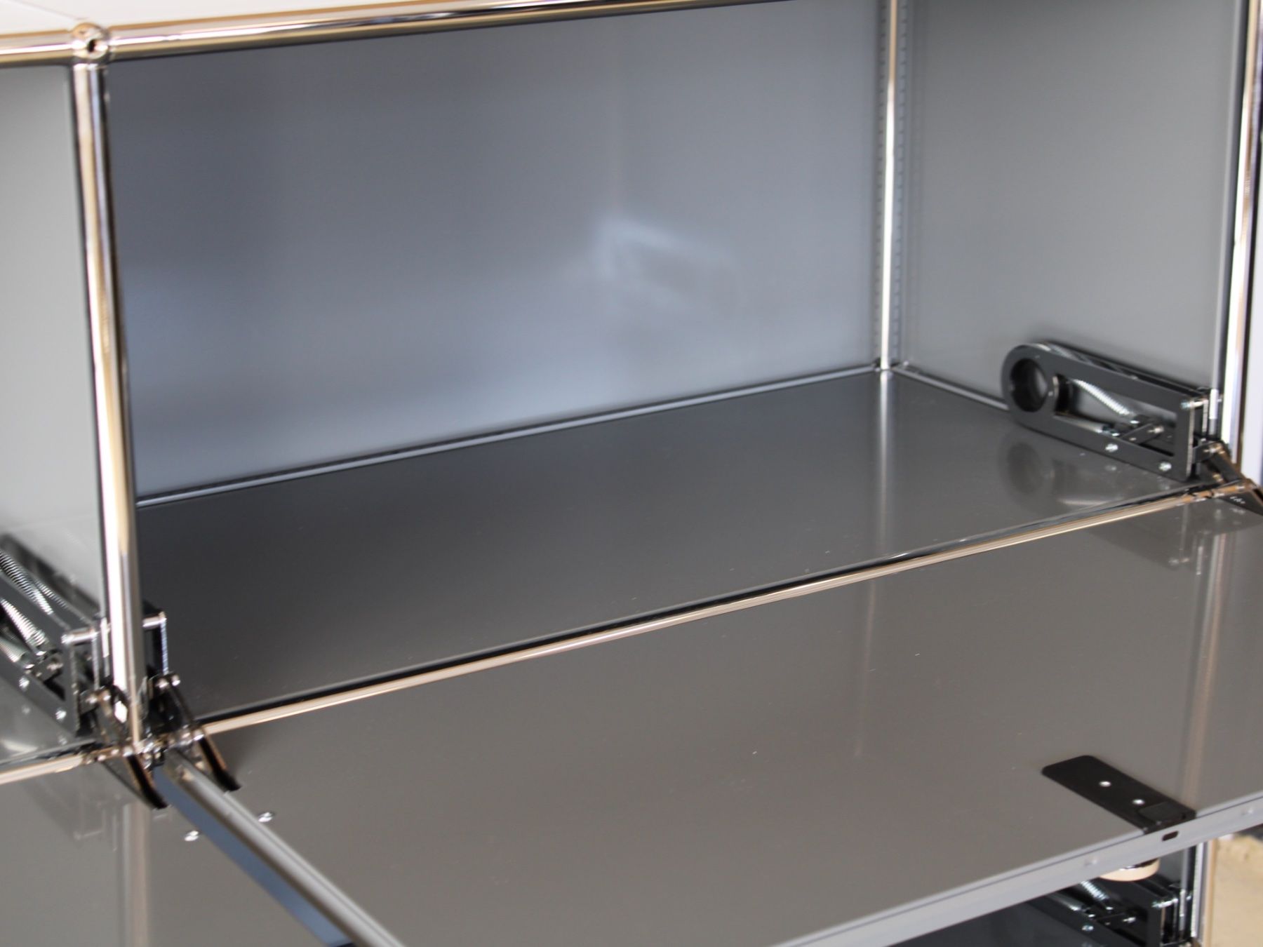 USM Cassettiere: USM Sideboard in Mittelgrau, Lieferung möglich – Usato da Meinisberg venduto da atelier_TILIJA 4