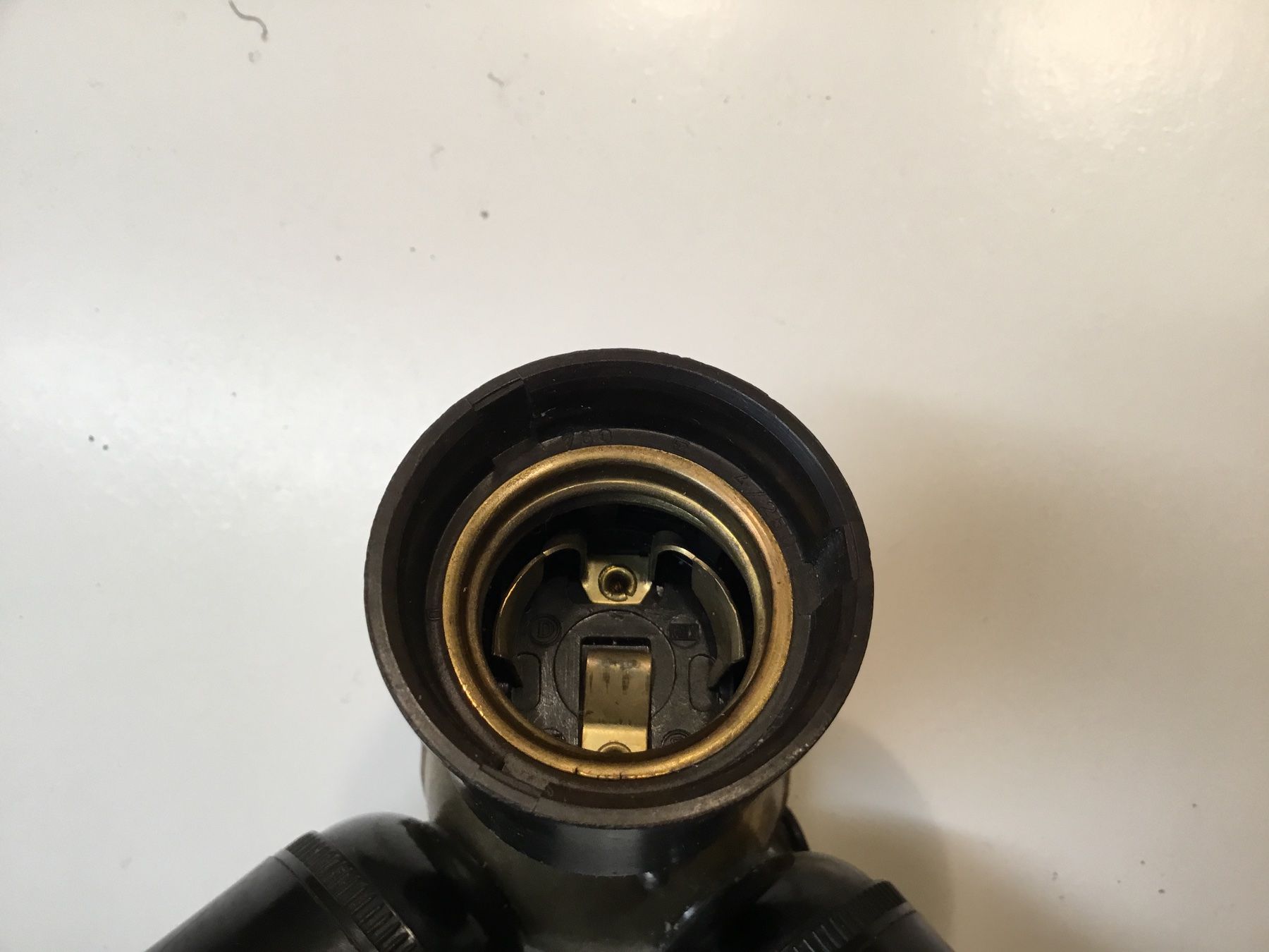 Lampade: Antike Lampe aus Bakelit und Messing – Usato da Kreuzlingen venduto da Schuggerman 6