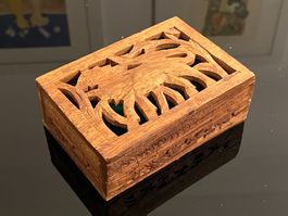 🪵 Boîte ethnique Inde 1975 bois sculpté lion vintage
