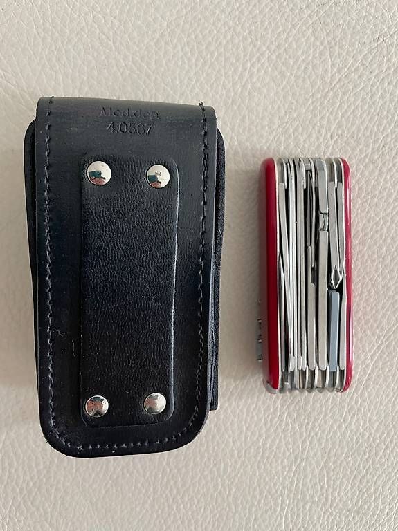 Victorinox Coltelli tascabile: Viktorinox Sackmesser mit Etui Survival Kit – Usato da Lindau venduto da Gybsi0 2
