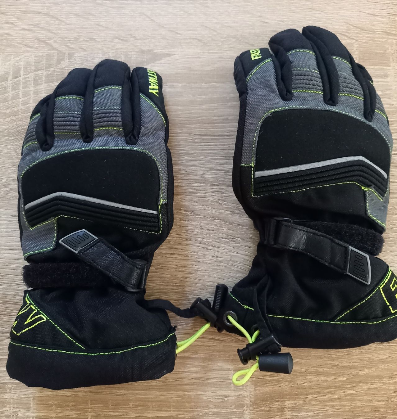 Gants: Motorrad Kinderrhandschuhe Grösse S – D'occasion à Volketswil par Jester_123
