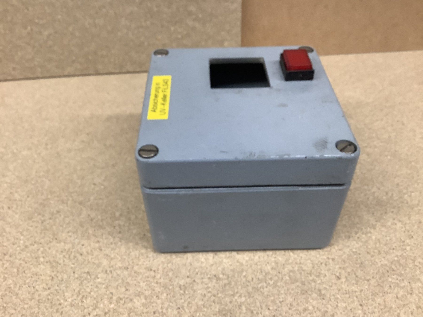Elektronikbauteile: Metal Dose – Gebraucht aus Glarus von Mdelphi 3