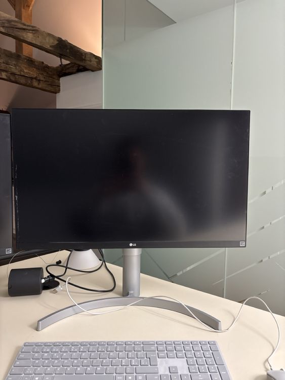 LG Monitor 27 Zoll weiss mit Standfuss guter Zustand (Gebraucht) in ...