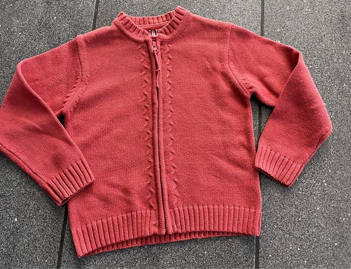 Giacche: Süsse Strickjacke Gr. 104 – Usato da Hünenberg See venduto da spartakus02
