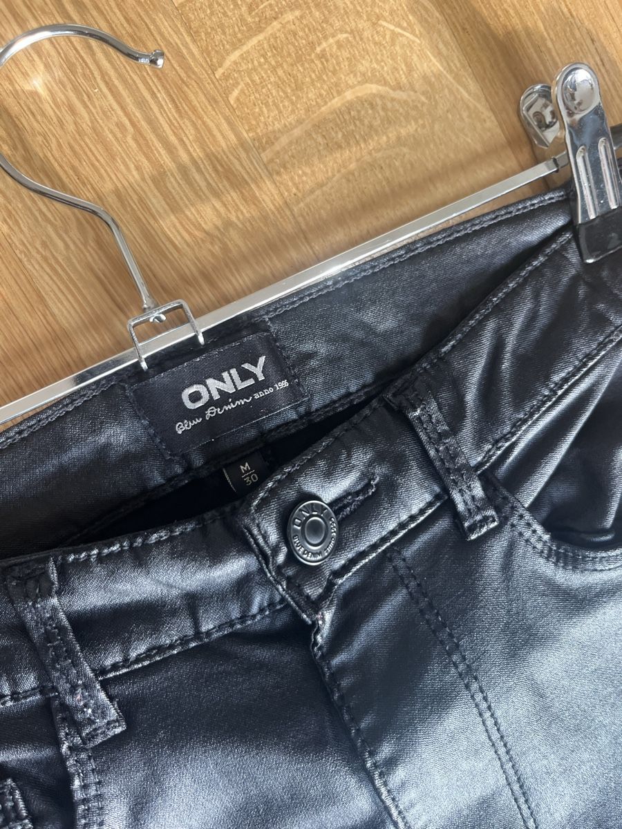 Pantaloni: Pantalon cuir – Usato da Neuchâtel venduto da Ariane_vn00 4