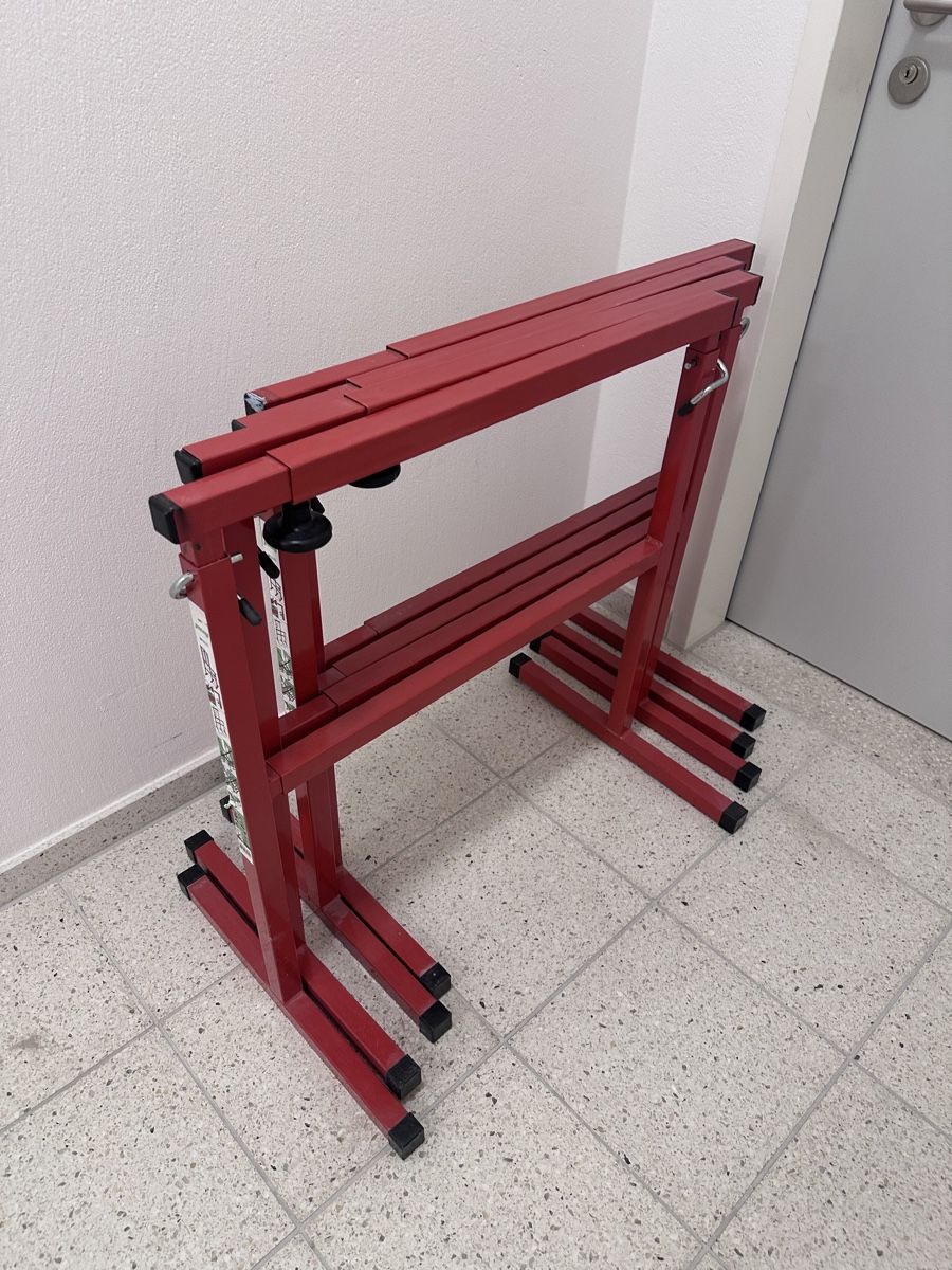 Tous les outils: 4x Arbeitsbock rot Metall – D'occasion à Kloten par Trendyandi