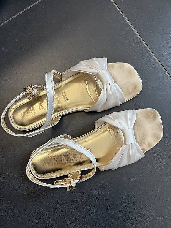 Ted Baker Scarpe per ragazze: TED BAKER Mädchen SANDALEN GRÖSSE 38 – Usato da Münchenstein venduto da Miresolese