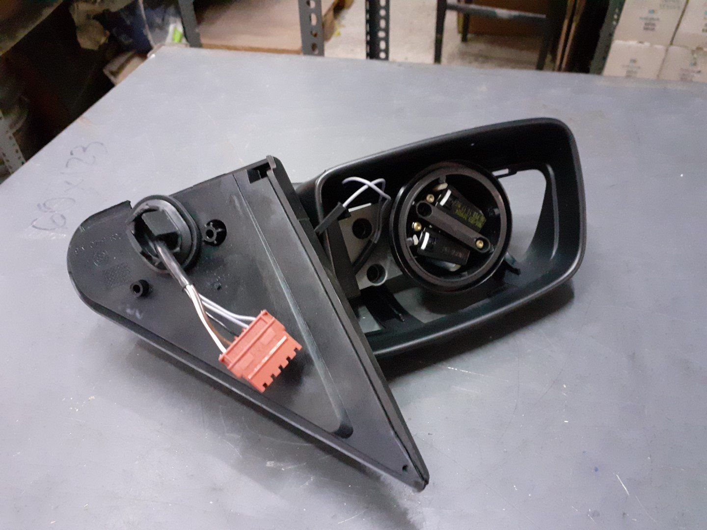 Peugeot Tutti pezzi di ricambio auto: Peugeot 605 Spiegel links – Nuovo e nell'imballaggio originale da Uznach venduto da slk_jj8b