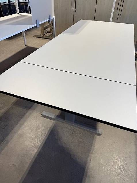 Lista Scrivanie: Lista Extend Tisch 240x100 cm, Ausstellungsmodel – Usato da Lenzburg venduto da Buerokonz 1