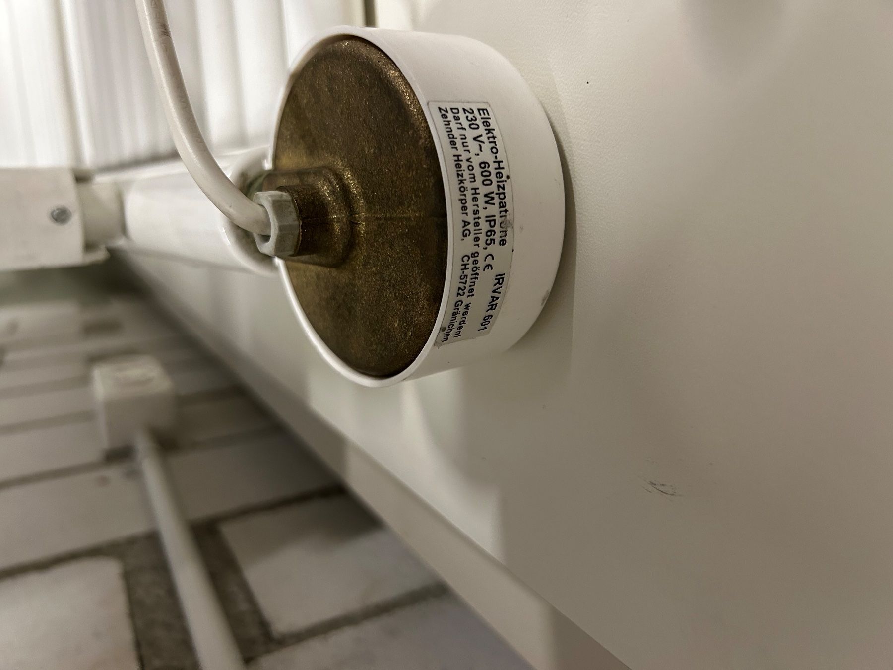 Portasciugamani: Elektrischer Heizkoerper zehner weiss gebraucht – Usato da Birr venduto da antigo1 2