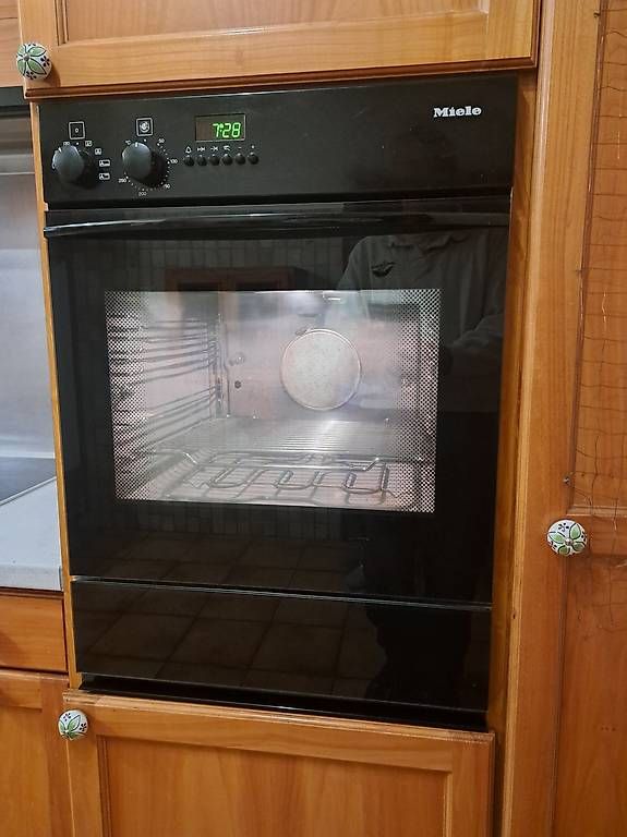 Backöfen: Four Miele, 55cm, bon état – Gebraucht aus Vuadens von Piwu01