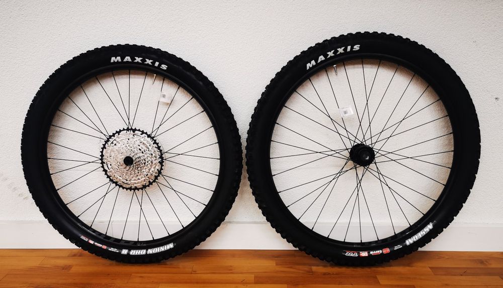PAIR 27.5 584x40 WTB ST TCS 2.0 i40 BLACK DISC 32 ORIGIN 8 MT3200 8-10sCAS 6B 15mm 12mm BLACK 110mm 148mm DT2.0BK BOOST main image 1
