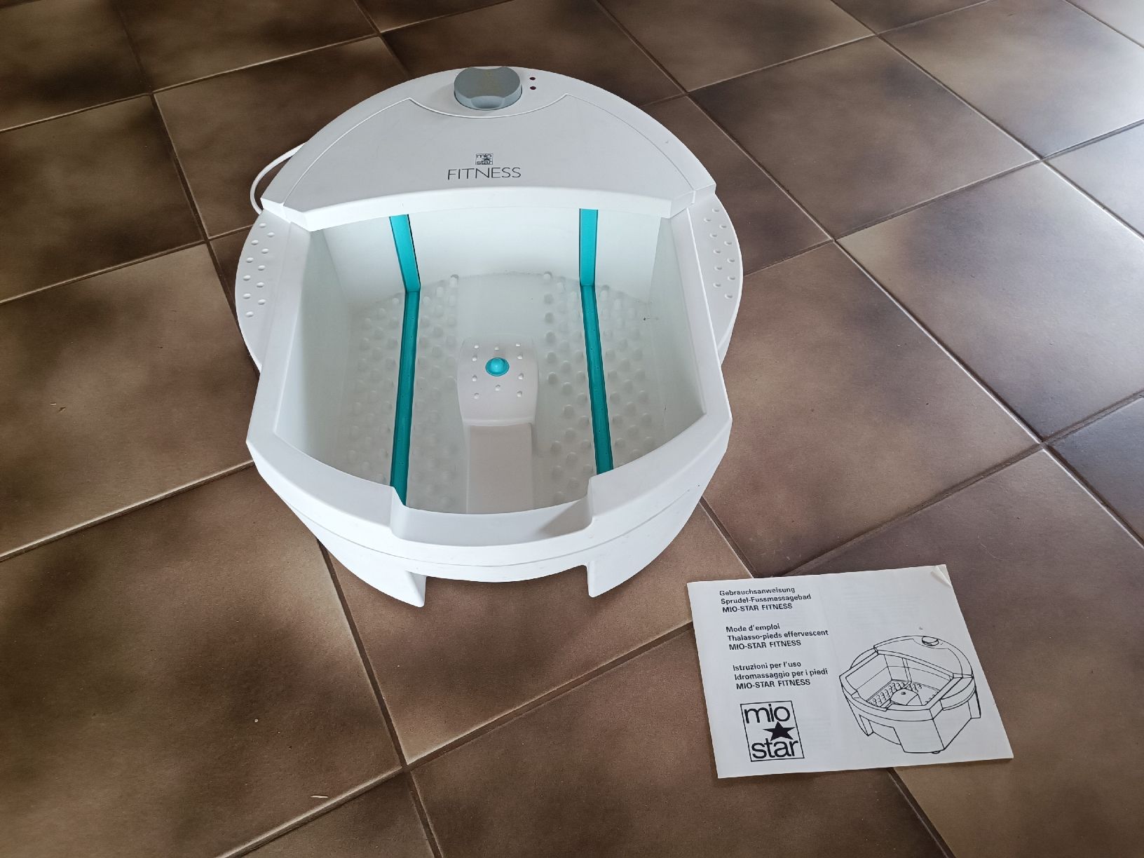 Dispositivi per massaggi: Fussmassagebad – Nuovo e nell'imballaggio originale da Estavayer-le-Lac venduto da Scosde