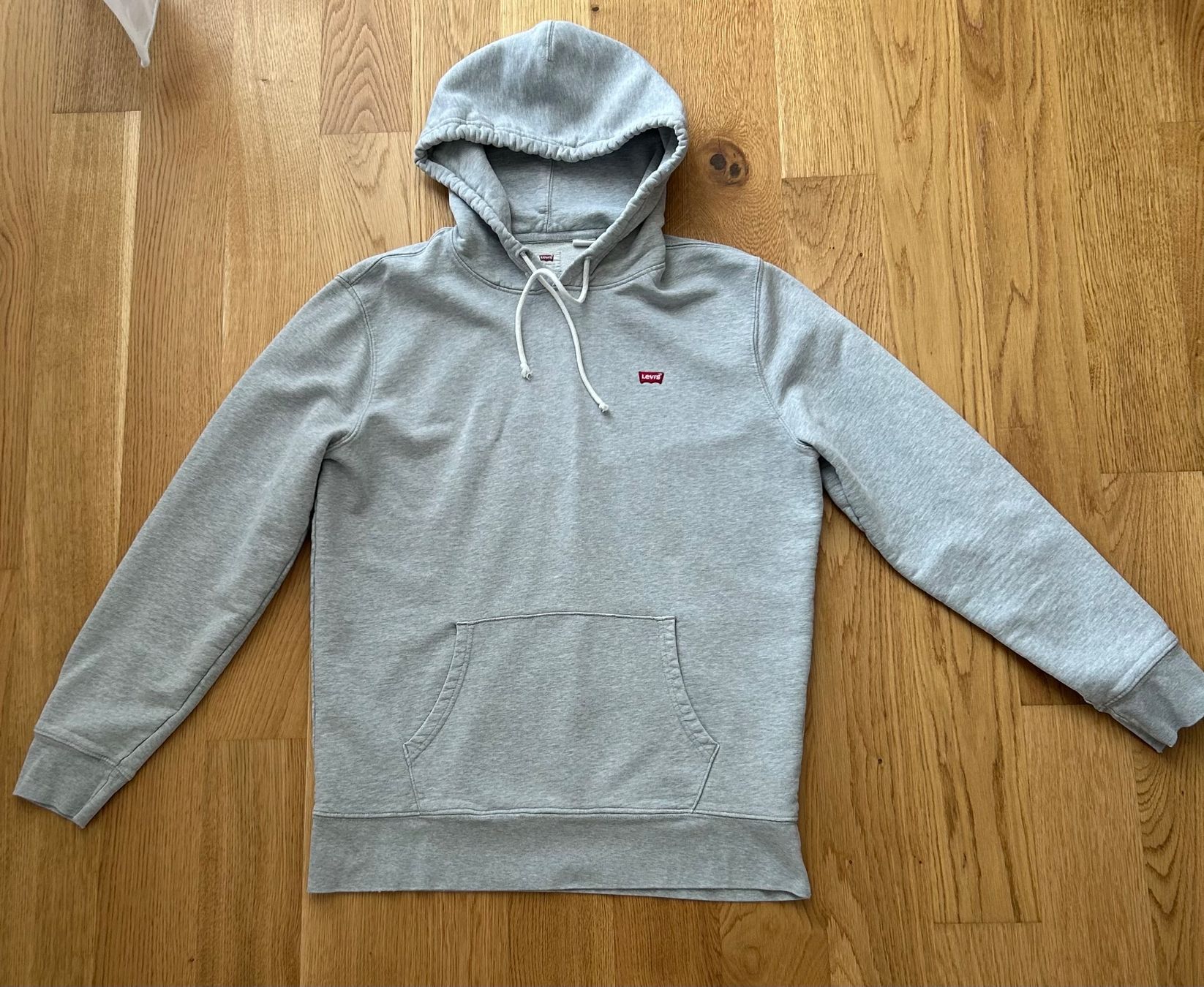 Levi's Maglioni & Felpe: Kapuzenpullover Levi's grau Grösse M – Usato da Altenrhein venduto da _6sbw