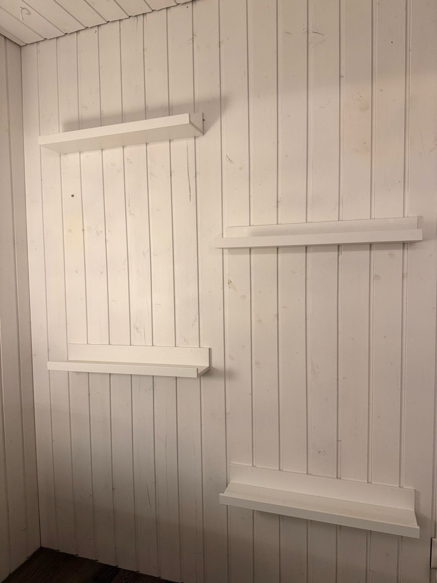 Regale: 5 Wand Tablare  – Gebraucht aus Luzern von Noseyjane